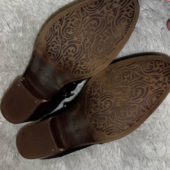 Women’s Clark’s Ankle Booties with Buckle 🌵7.5 - Picture 3 of 10